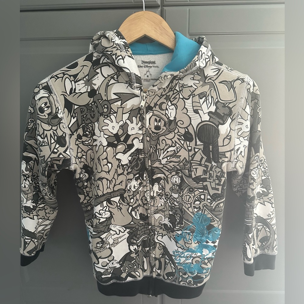 Disneyland kids hoodie size M